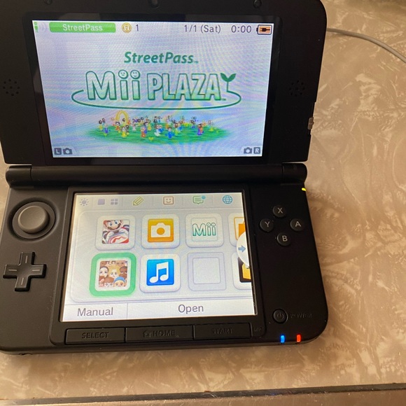 Nintendo 3DS XL - Picture 1 of 6